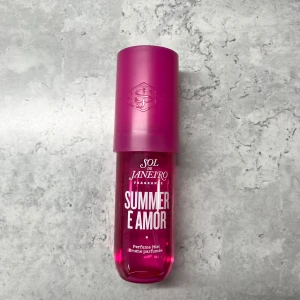Sol de Janeiro Summer É Amor Mist - Se bild 2 för mängd kvar i flaskan. Limited edition 