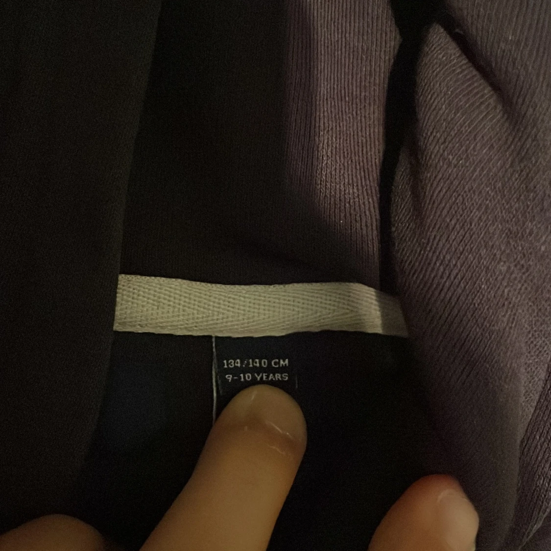 Svart hoodie från GANT med logga - 1