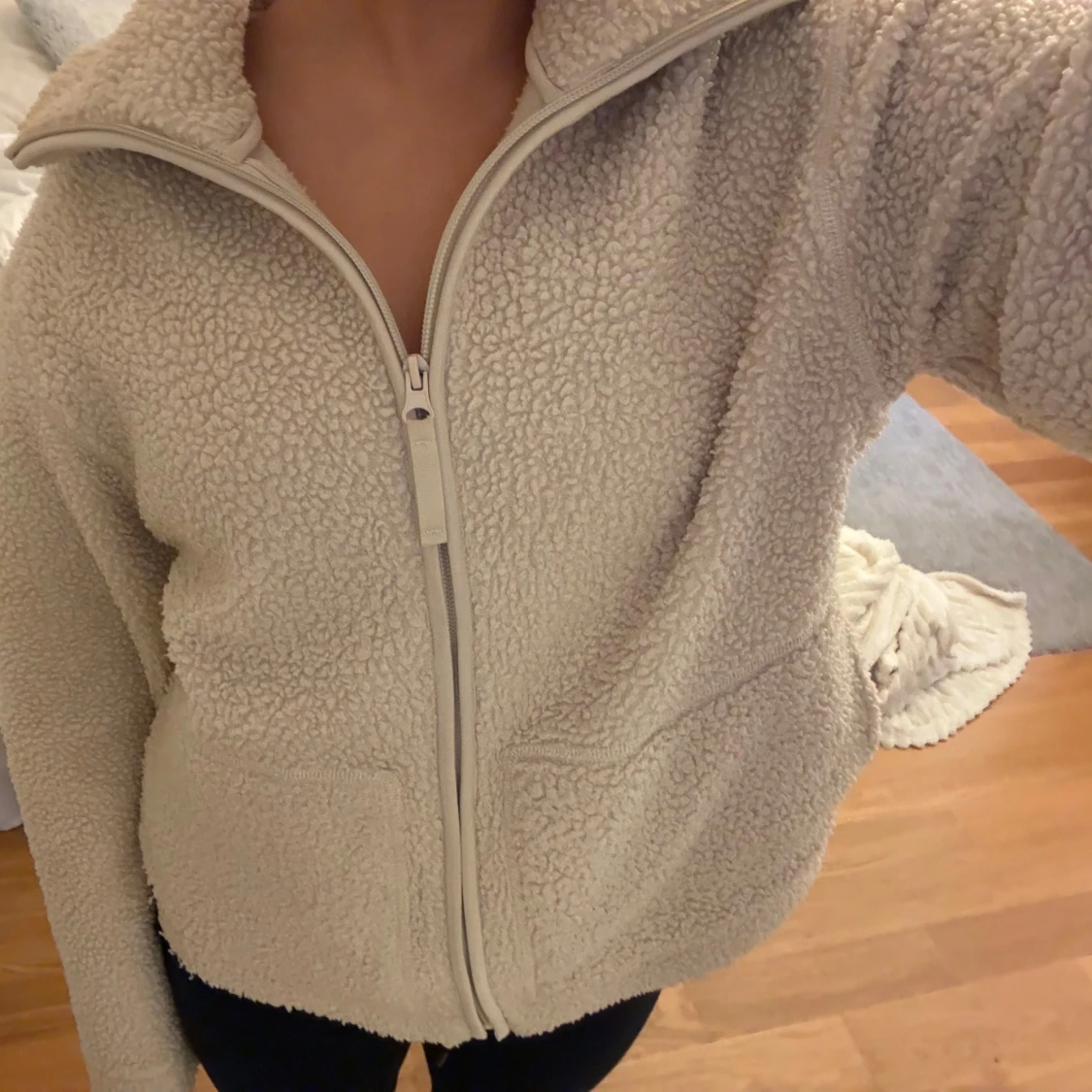 Beige teddyjacka med dragkedja