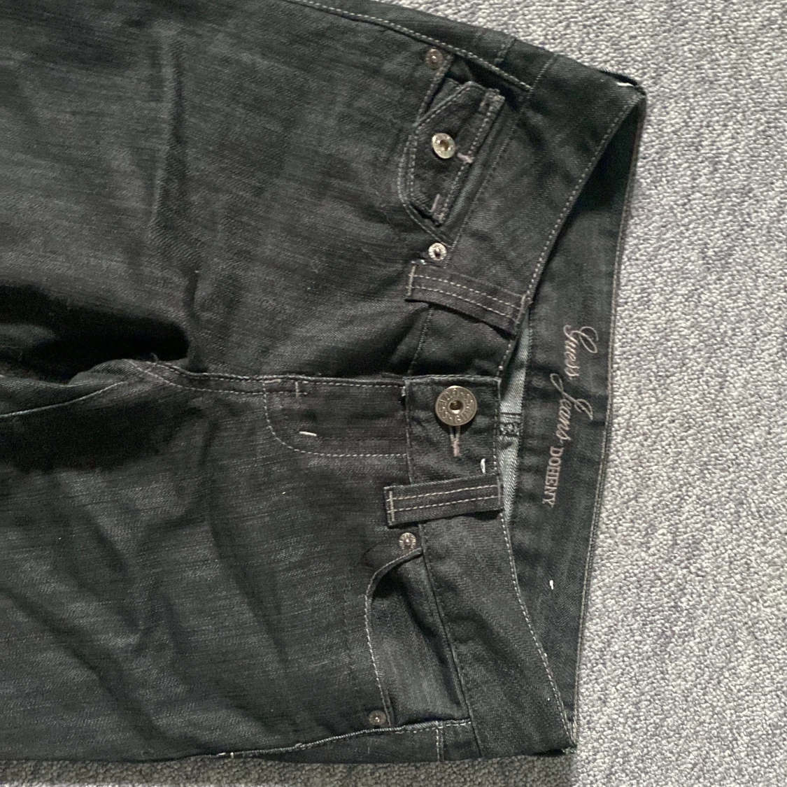 Supersnygga low waist Lågmidjade jeans svart/mörkgrå st26 - 1