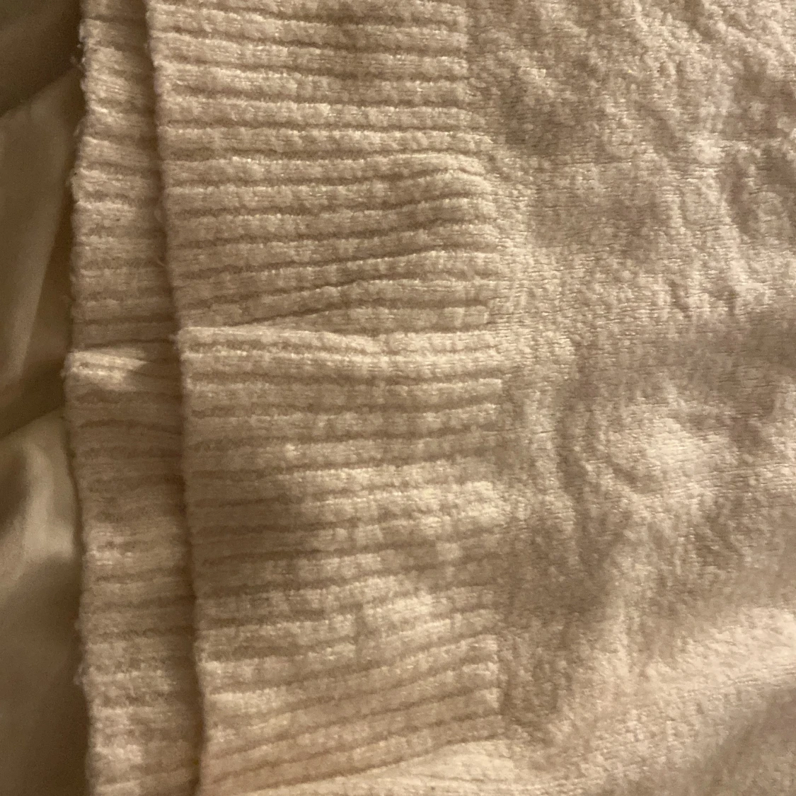 Beige v-ringad stickad tröja - 2