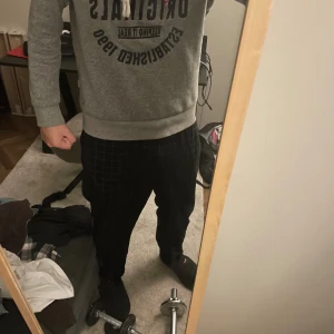 Jack and Jones hoodie  - Tja säljer nu denna tvär feta hoodien från Jack and Jones, hoodien är väldigt enkel att styla då den passar till allt, perfekt till vintern som kommer. Priset är inte hugget i sten!🤩
