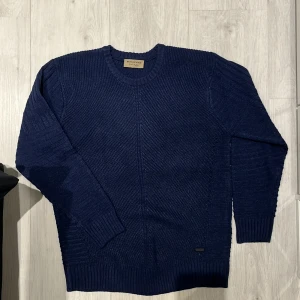 Burberry navy blue sweater - Size M. Brand new