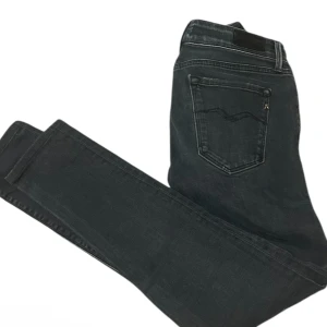Replay  - Replay jeans storlek 28/32 hör av om frågor och funderingar 