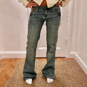 Unika bootcut jeans - Såå fina bootcut jeans med cool detalj