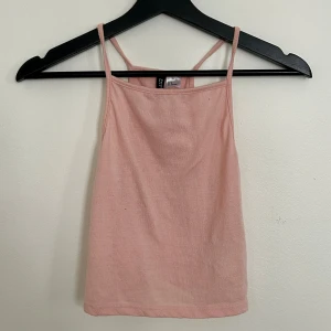 Rosa linne - Liten fläck, se bild! Crop top linne
