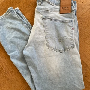 Ljusblå Replay anbass  - Helt oanvända replay anbass jeans, hojta till vid fler bilder eller andra frågor