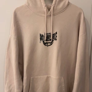 hoodie - hoodie, plasten på ena snöret är lite trasigt