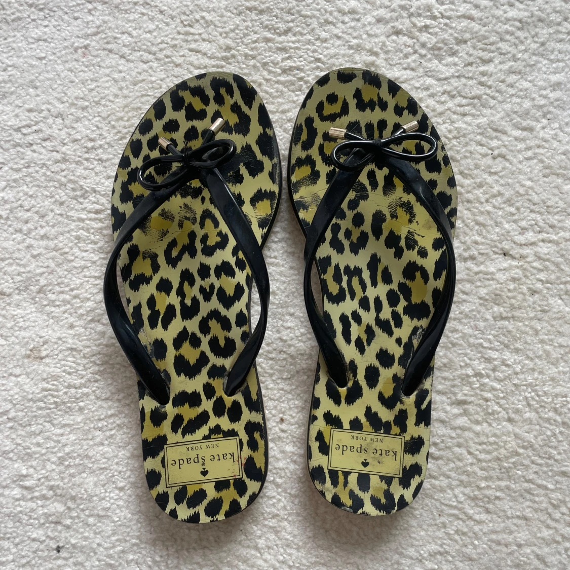 Kate Spade sandaler med leopardmönster