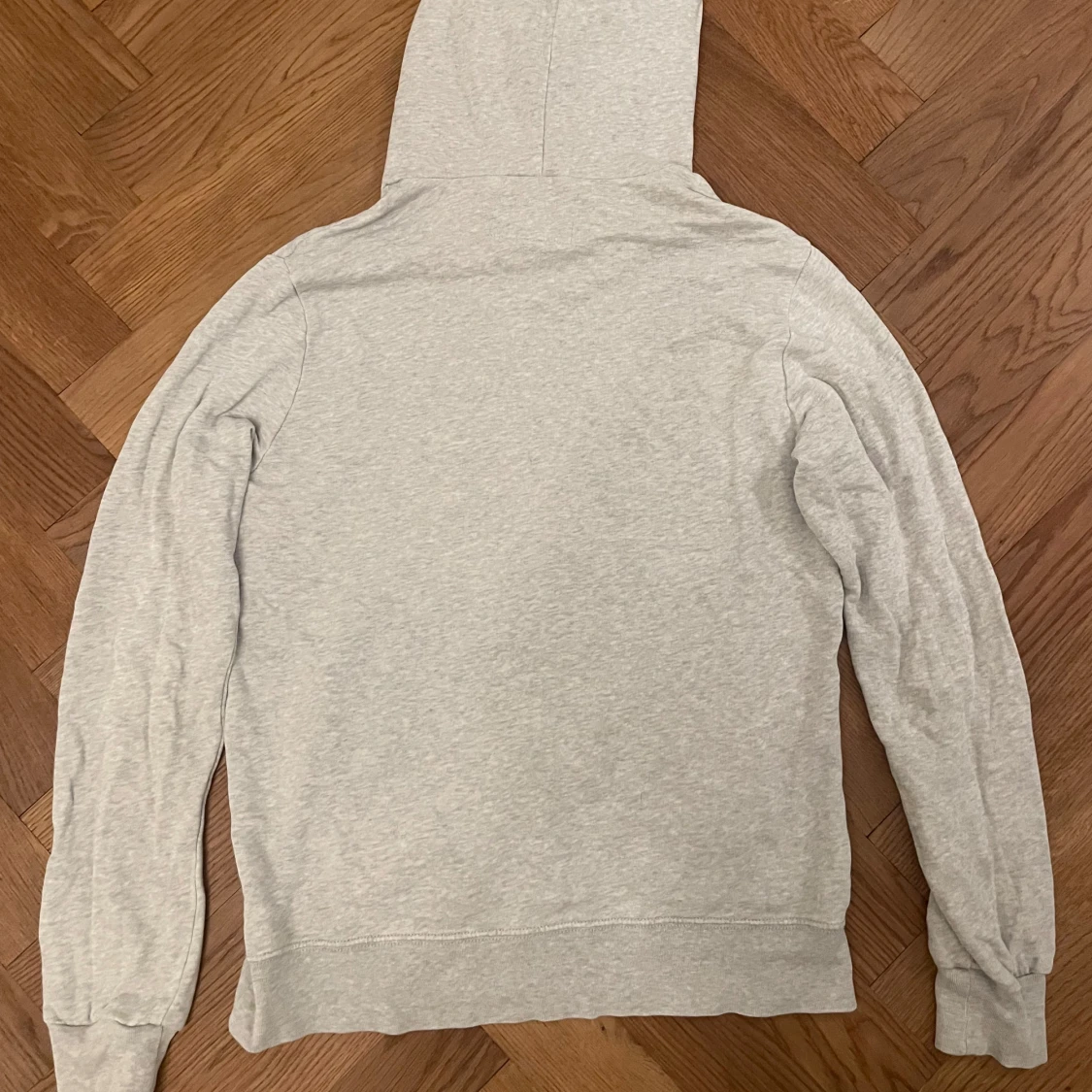 Grå hoodie från Denim & Supply - 2