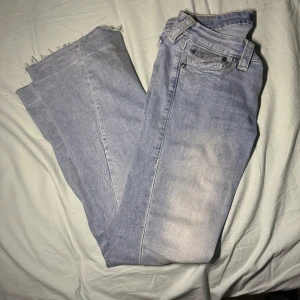 Ljusblå True Religion jeans  - Säljer mina true religon jeans som är bootcut och low rosé o stl 25 