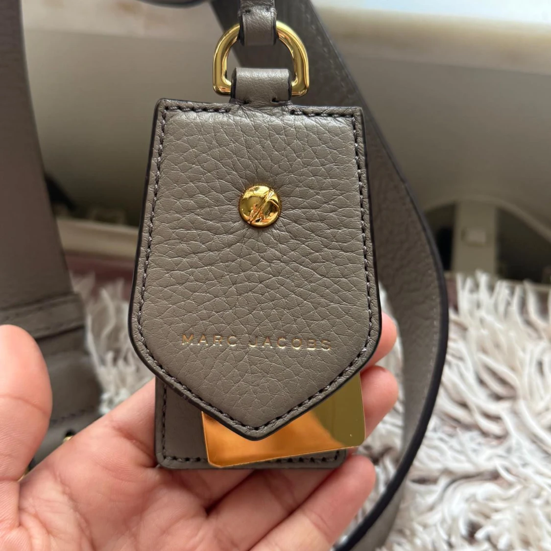 Grå axelväska från Marc Jacobs - 2