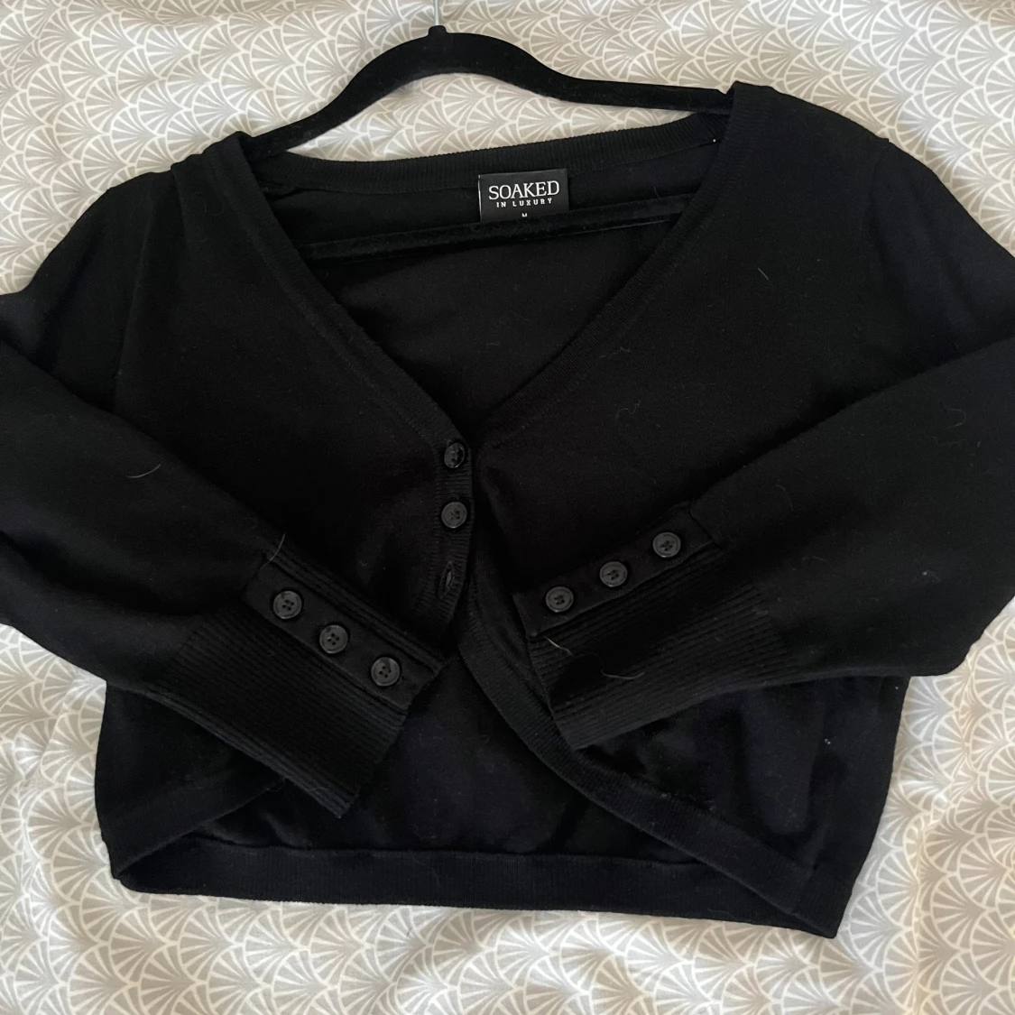 Svart kort stickad kofta - 2