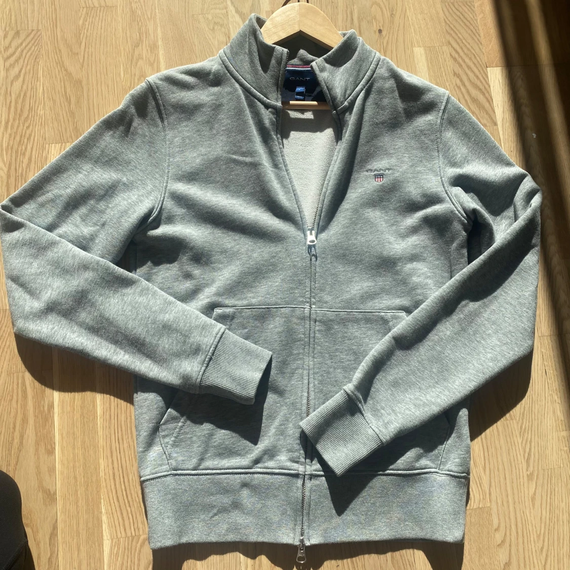 Grå ziptröja från Gant
