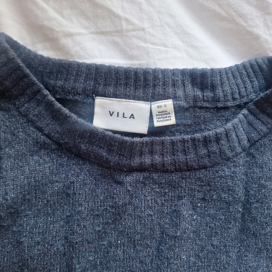 Mörkblå stickad tröja  - 1
