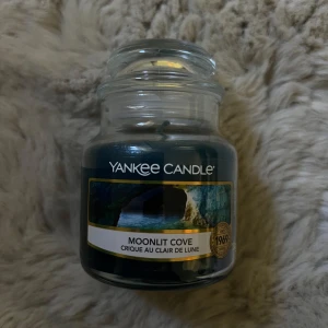 Yankee Candle 104g - Moonlit cove. Litet doftljus. Helt nytt. 