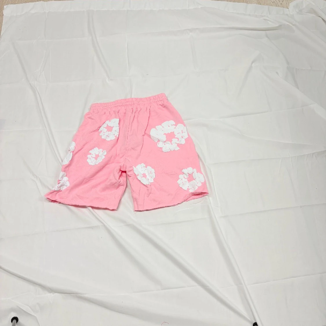 Rosa shorts från Denim Tears med blommor - 1