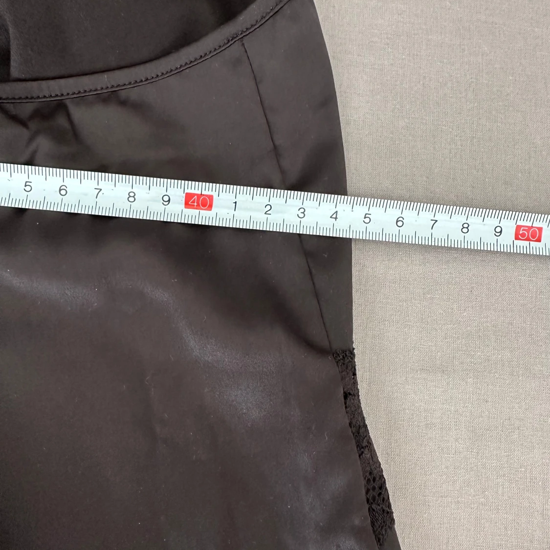 Svart satin top med spets - 4