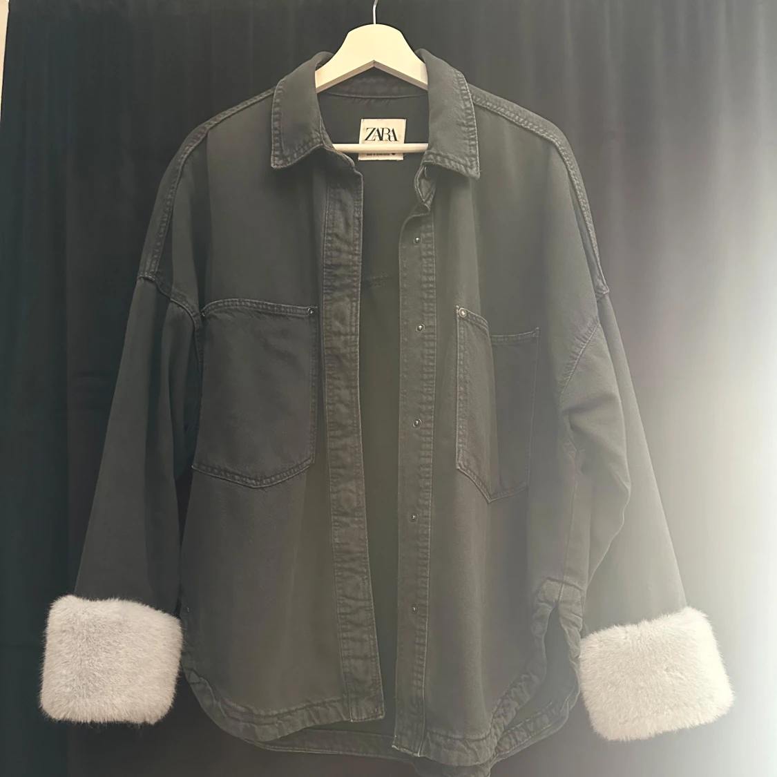 Zara Jeansjacka med päls armar