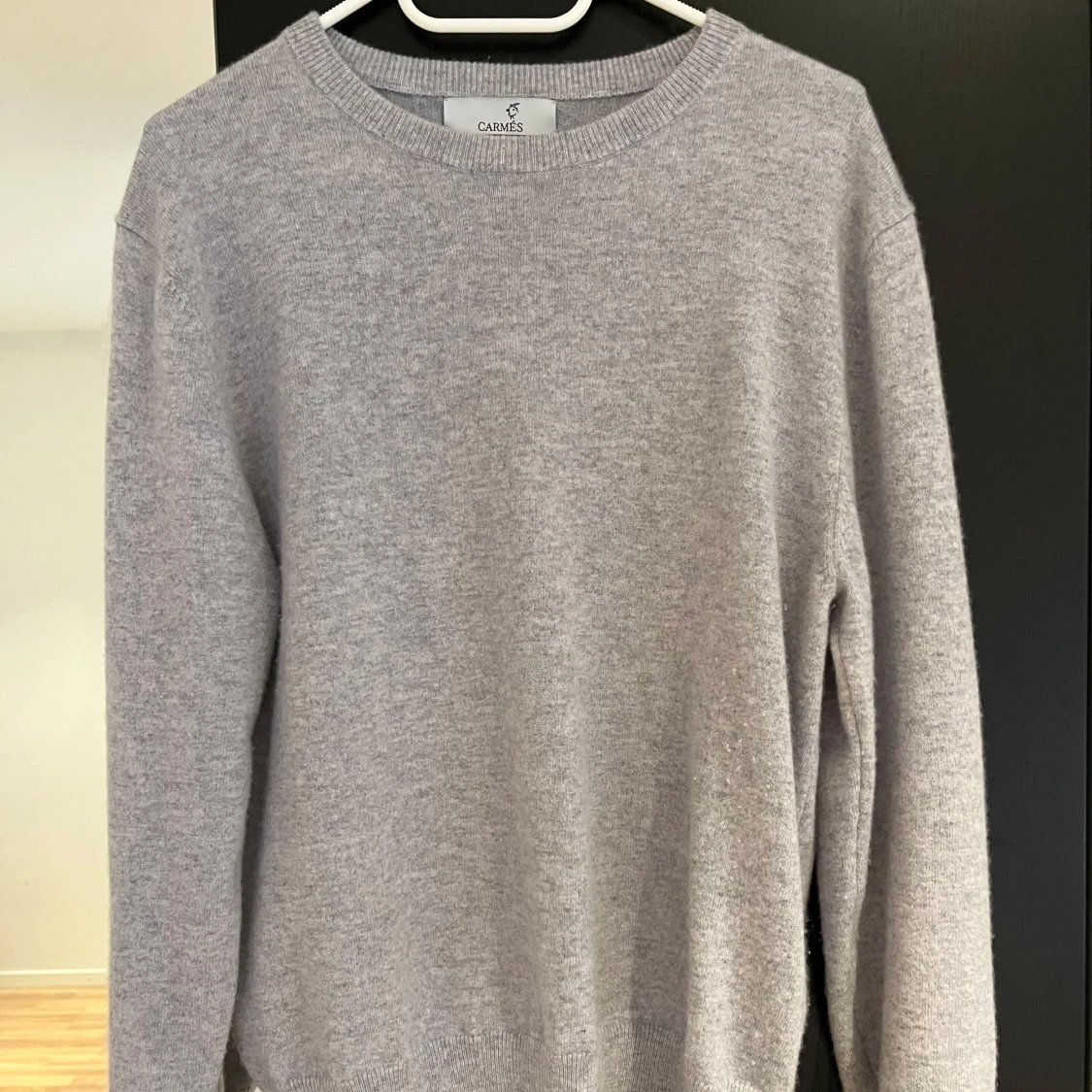 Ljusgrå kashmirtröja från Carmés - 1