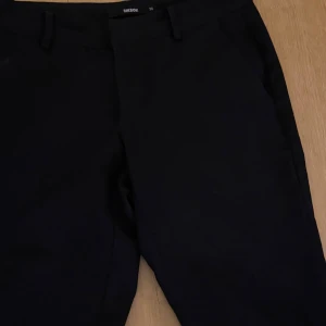 Bikbok low waist kostymbyxor - Strl 36, längd: petite