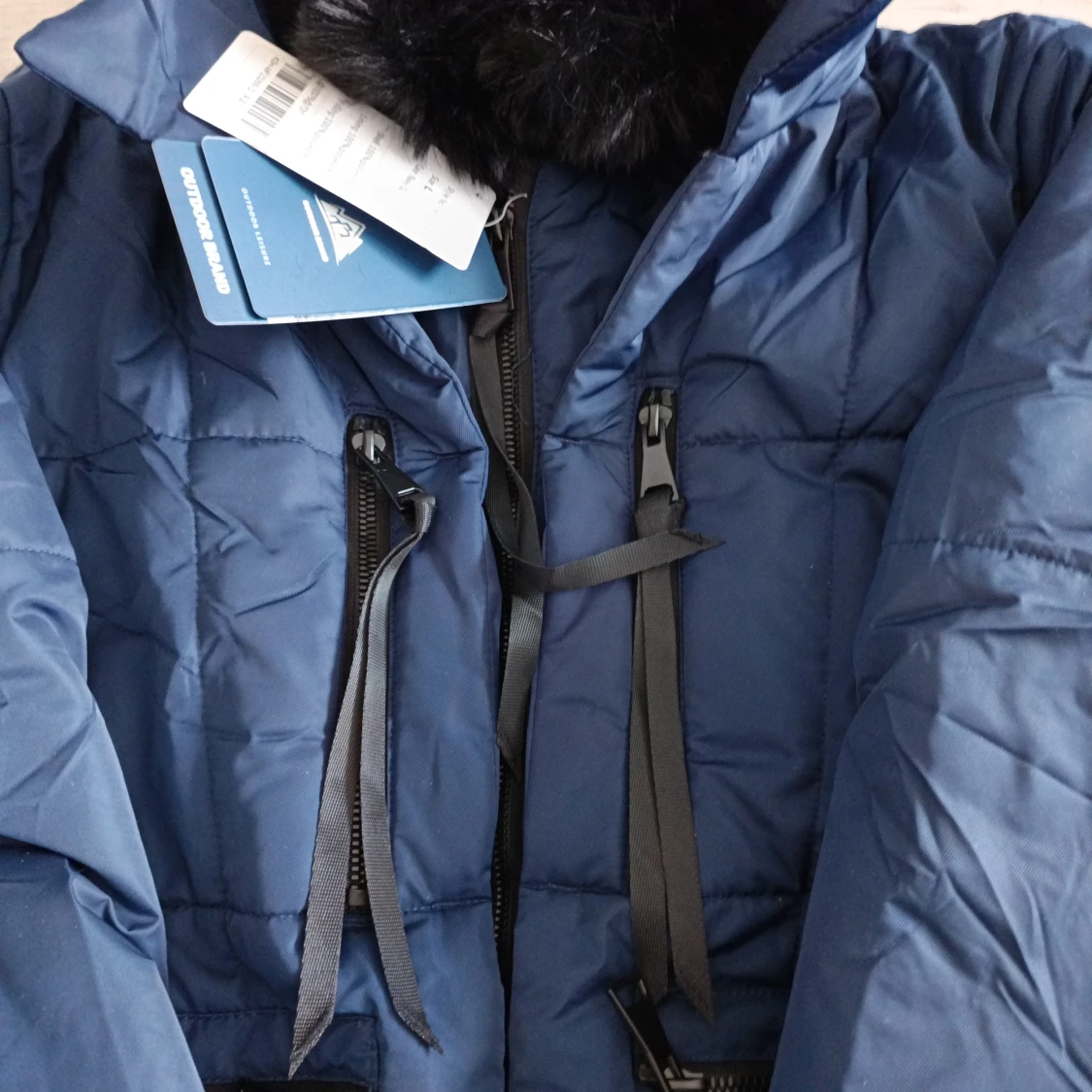 Blå pufferjacka med huva och fuskpäls - 1