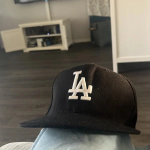 LA keps  - Kolla storlek på andra bilden