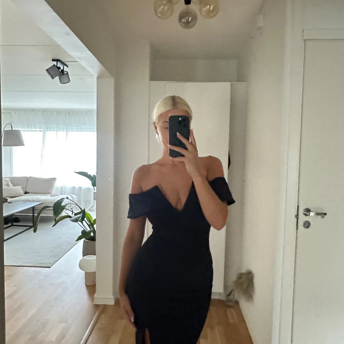 Marinblå offshoulder långklänning - 1