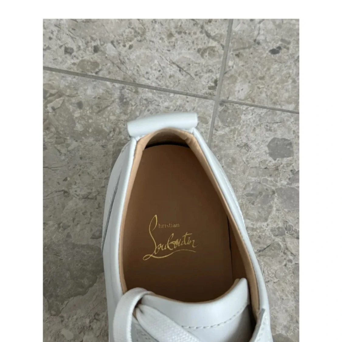 Christian Louboutin vita sneakers med nitar - 2