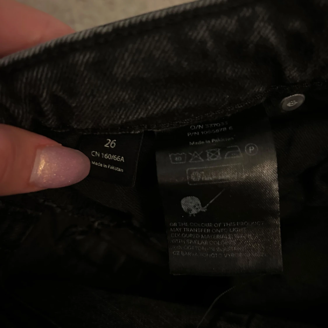 Svarta low waist bootcut jeans från Monki  - 1