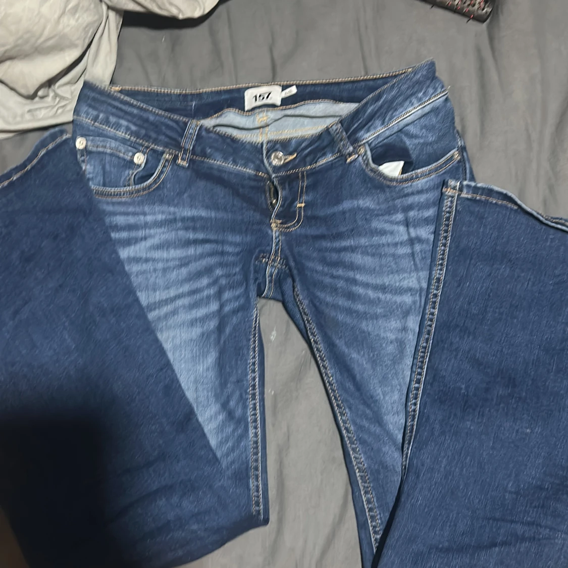 SÄLJER SNABBT Blå bootcut jeans från 157 - 1
