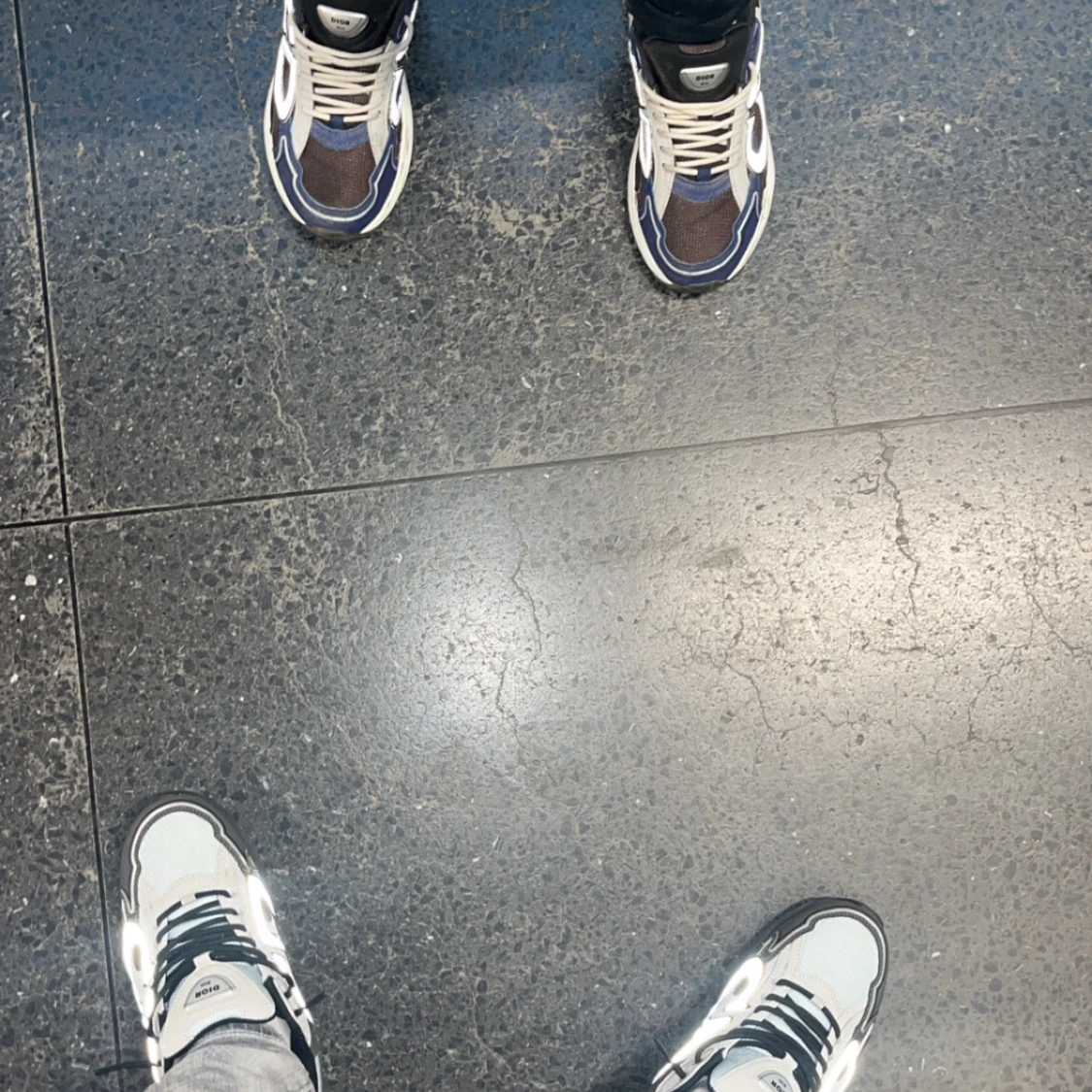  sneakers i vitt och svart - 1