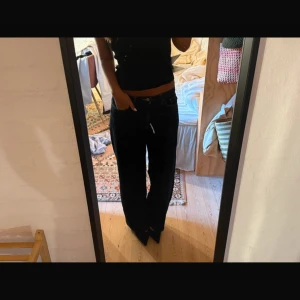 Mörkblå jeans - Supersnygga mörkblåa jeans som är lite mer baggy