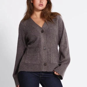 Lager 157 kofta 💕 Läs beskrivning! - Hej! Söker någon som vill byta sin lager 157 kofta, modellen ”SABRINA” i färgen brun i storlek XS/S mot min i storlek M 💕 Min kofta är helt ny, oanvänd 