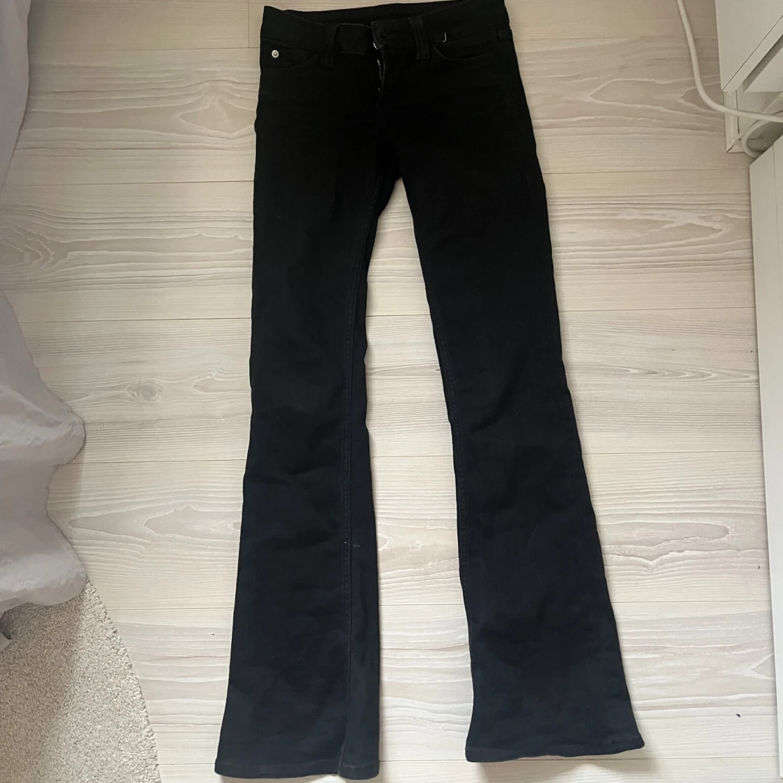 Svarta bootcut jeans med låg midja - 1