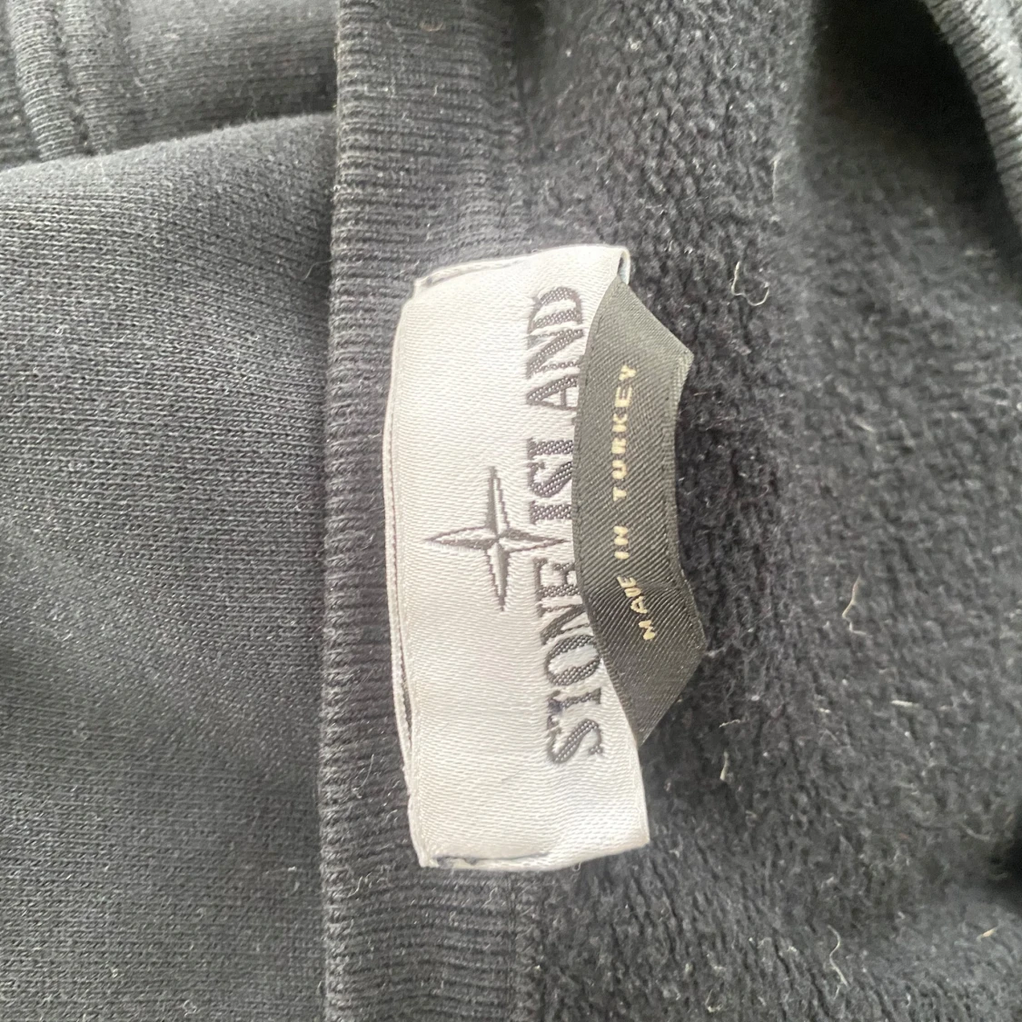 Svart Stone Island sweatshirt med ficka - 1