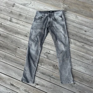 Replay Anbass grå jeans - Snygga Replay Anbass jeans i grå färg | 30/30 | Jättbra skick | Pris kan diskuteras vid snabb affär 💰