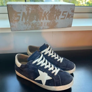 Golden Goose skor blå - As feta golden goose. Riktigt snygga och sköna skor. Hör av dig om prisförslag!