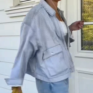 Jacka från hm - Säljer denna supercoola jackan från hm, knappt använd och i superfint skick, använd gärna köp nu funktionen😊