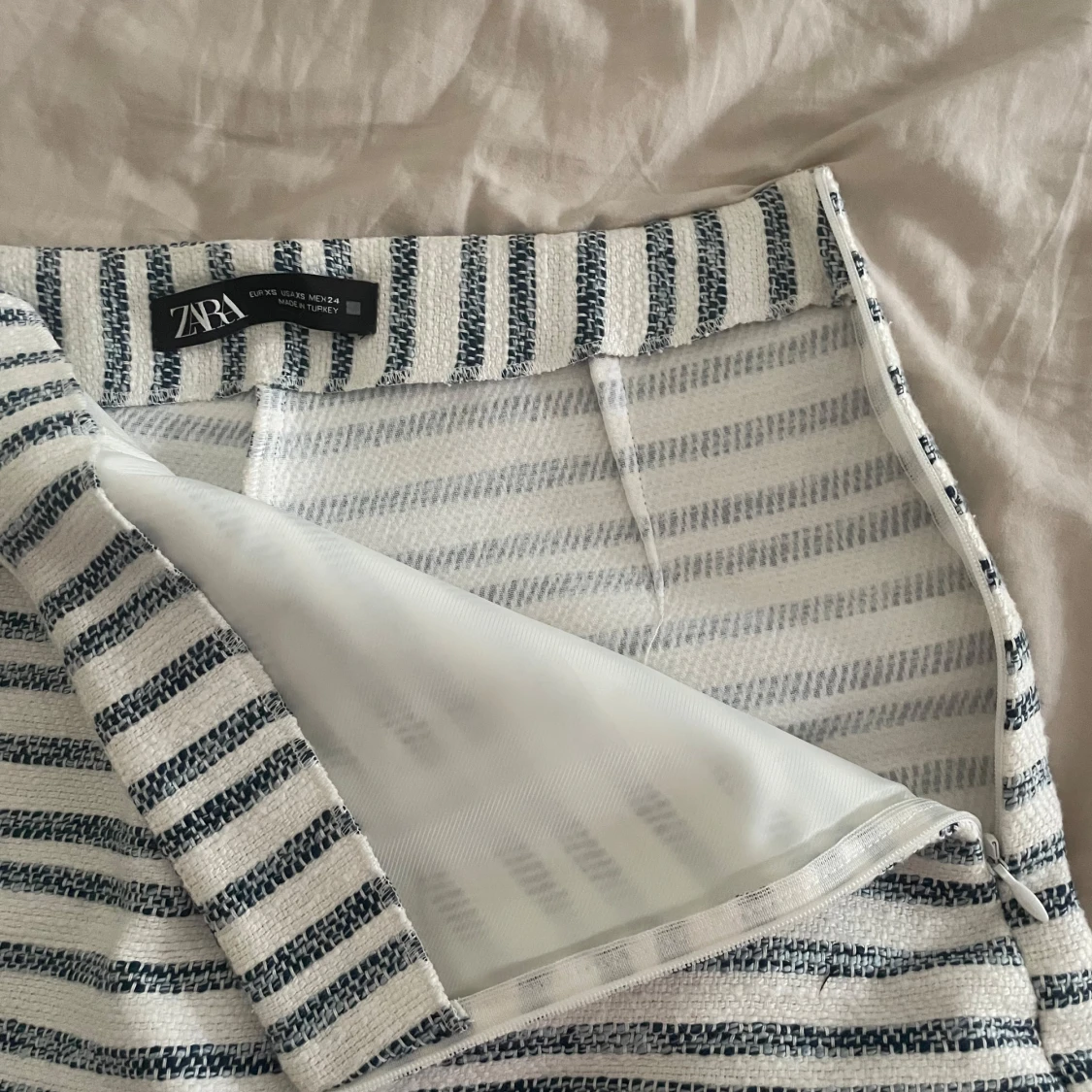 Randig kortkjol från Zara XS - 1