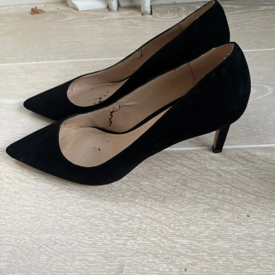 Svarta mockapumps från Mango - 1