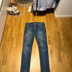 Tiger of Sweden jeans  32/34 - Säljer ett par Tiger of Sweden jeans pistolero modell i storlek 32/34.  Jeansen är i otroligt bra skick