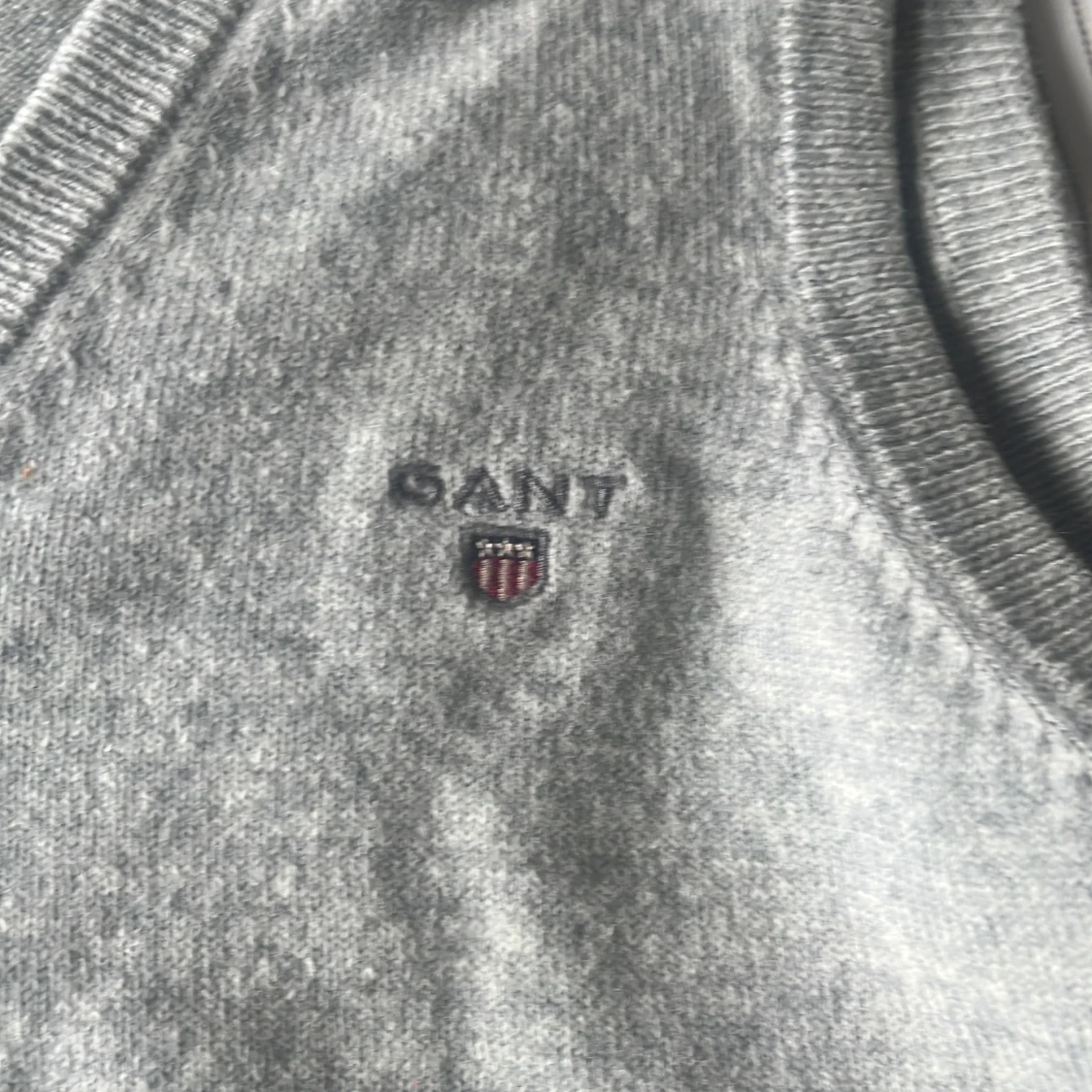 Grå ullväst från GANT, v-ringad - 3