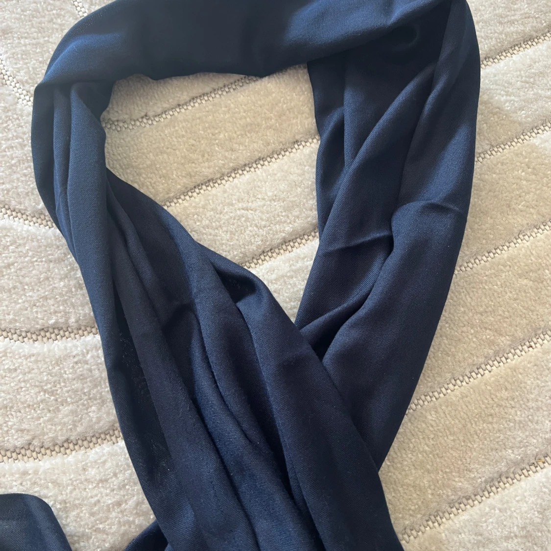 Mörkblå halsduk från Cashmink - 3