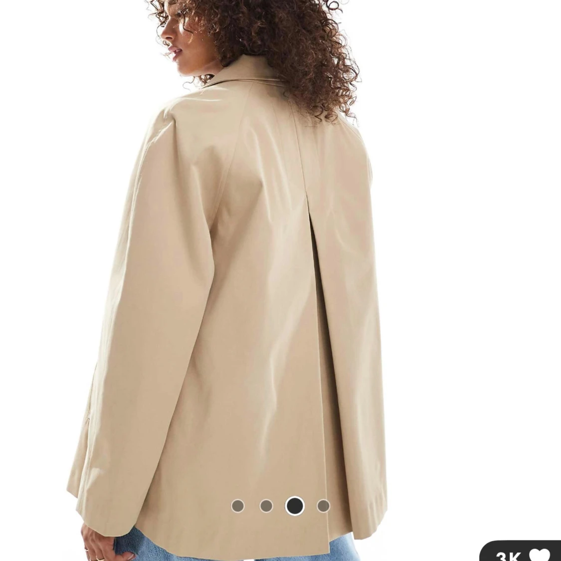 Beige trenchcoat med knappar - 1