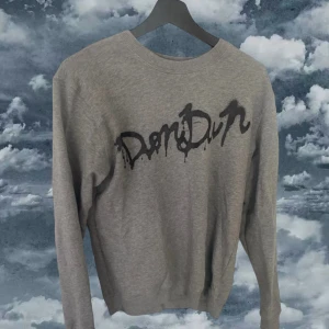 Dondup tröja - Sällsynt modell- Dondup tröja- storlek S skick 10/10 inga defekter- hör av dig vid frågor 