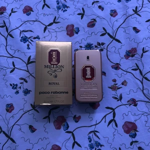 1 Million Royal Parfum 50ml (45ml kvar) - 1 Million Royal Parfum från Paco Rabanne, 50 ml. Snygg och modern flaska med lyxig känsla. Perfekt storlek att ta med sig och visa upp. En ikonisk doft för dig som vill sticka ut.
