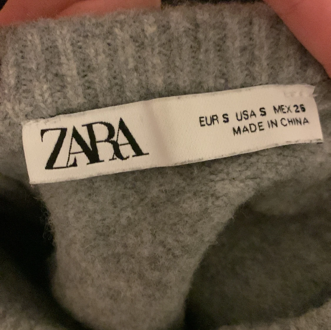 Grå stickad kortärmad tröja från Zara - 1