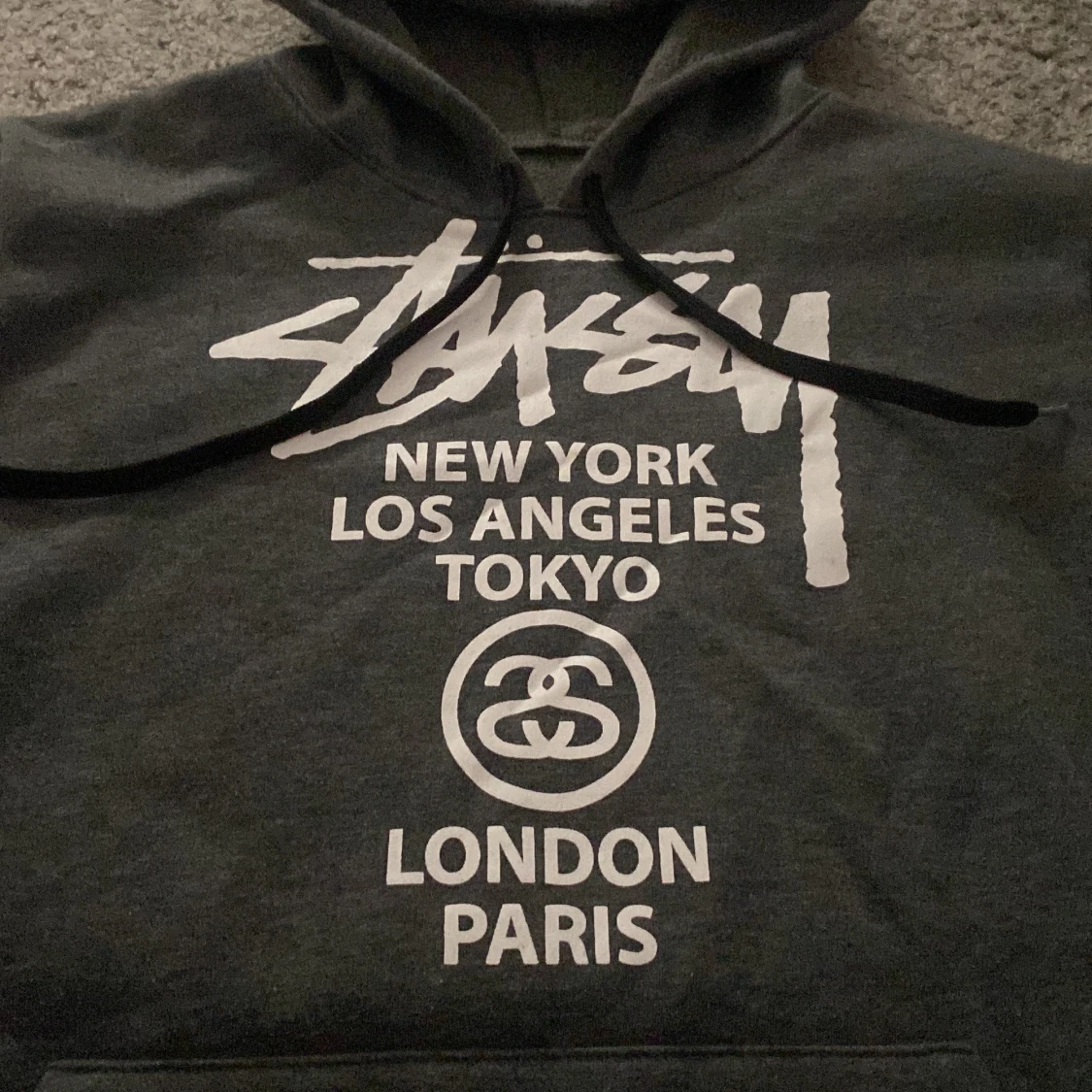 Grå Stussy hoodie  - 1