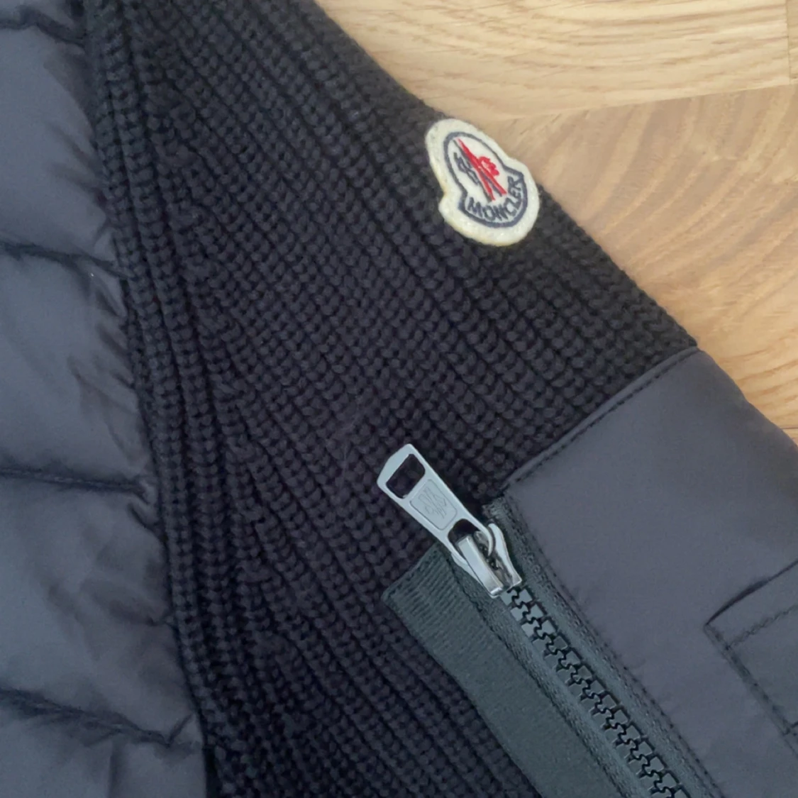 Svart Moncler jacka  med huva - 2